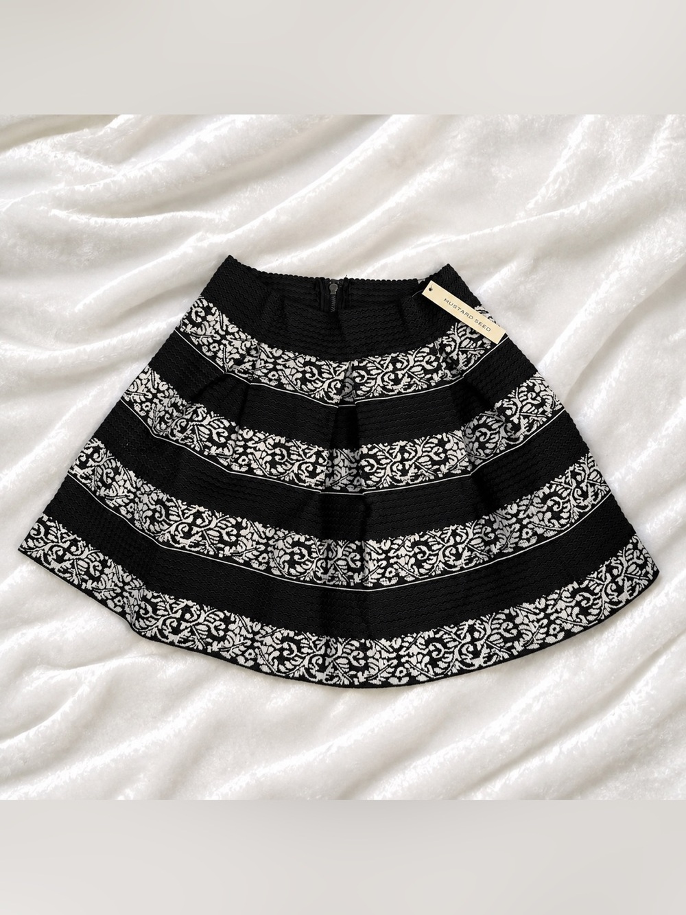 Mustard Seed Black and White Patterned structured mini skirt